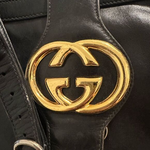 Gucci Black Leather Shoulder Bag with Gold Logo - Picture 11 of 13